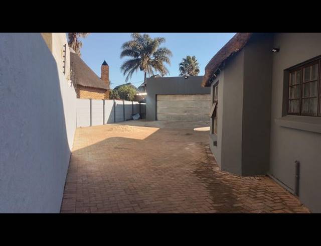 4 BEDROOM HOUSE FOR SALE IN EIKE PARK